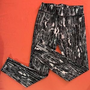 Performance Athletic Wear Leggings- Marc New York Andrew Marc. Black/White. S